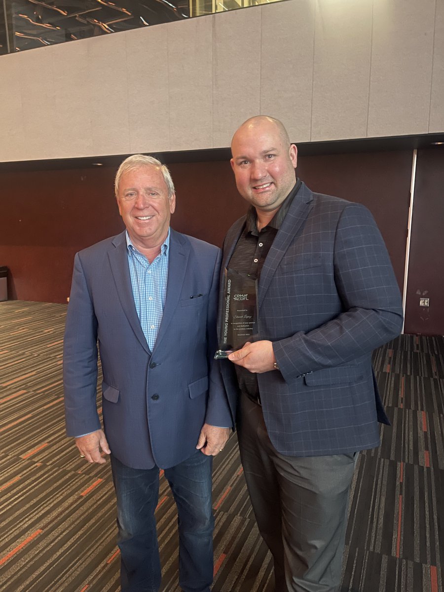 OppyProduce's tweet photo. After a three-year hiatus, produce pals from around NA were once again in one city to celebrate the industry in a monumental @CPMA_ACDFL. And Oppy had a lot (and we mean, A LOT) to be proud of! Learn all about it here: https://t.co/A69C6QP7P4 🍁 #CPMA2022 #Oppypeople https://t.co/D3YCeRQmLx