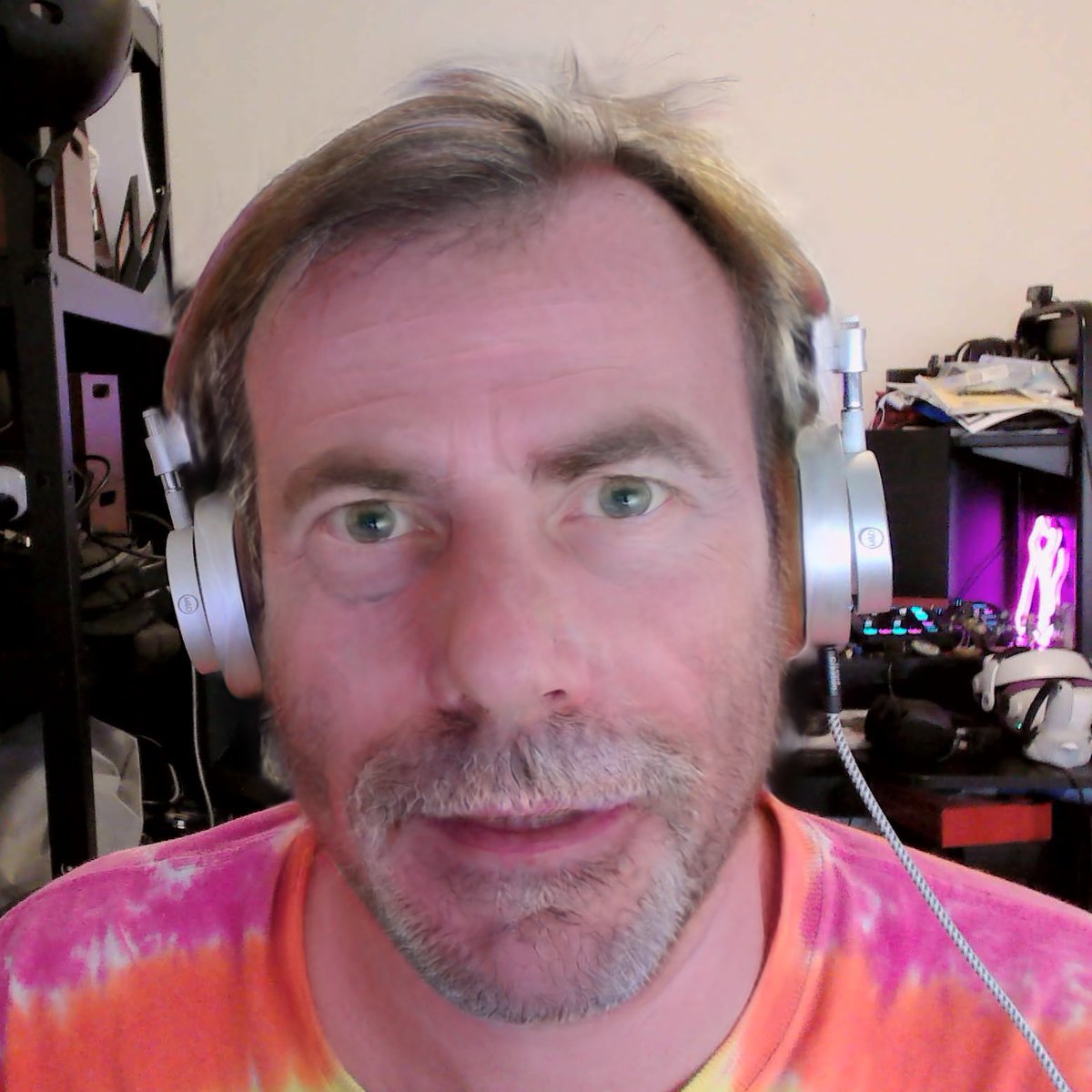 atara_xyz's tweet image. Playing with #STIT aka 'Stitch it in Time" and the possibilities for #vfx are endless. Such a great idea in  the #neuralrendering realm. Look at my old face!