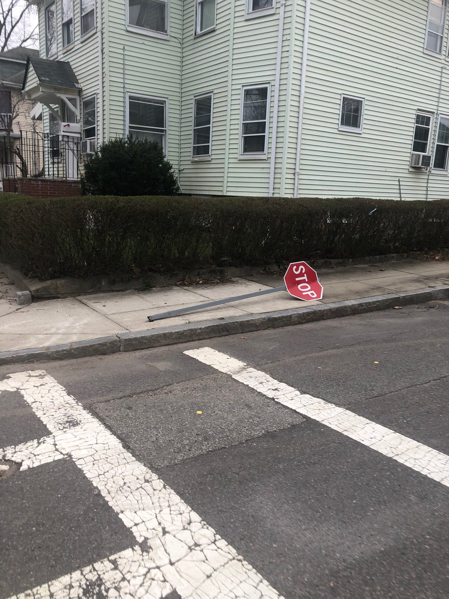 Habibi_K4's tweet photo. @BOS311 stop sign down at the corner of pheasant and Washington in Westie! https://t.co/jUCCcpgJfL