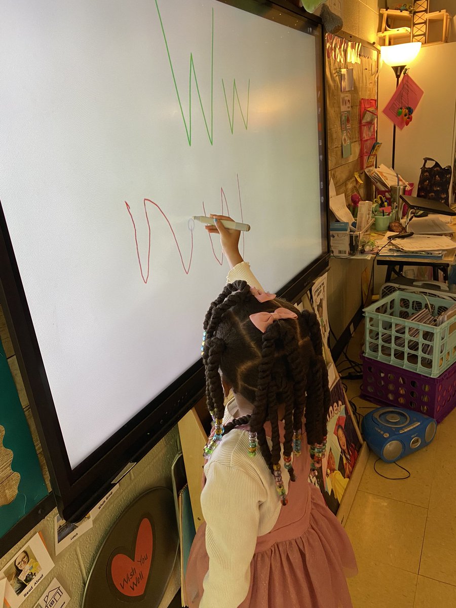 AndieSpradling's tweet photo. Letter W this week!! The kids love any time they get to write on the board! @pleasantgrovees https://t.co/d2JHysfN6J