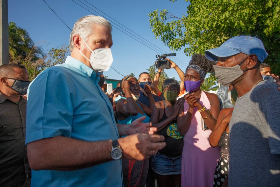 Qué clase de barrio el de Miraflores-Jesús Menéndez. Trabajan fuerte todos. Sólo así los problemas se solucionan. Sumen el cariño, la fortaleza y el optimismo con que nos recibieron  y entenderán mi impresión. A #Cuba quien la defiende la quiere más, decía la conga. No hay dudas.