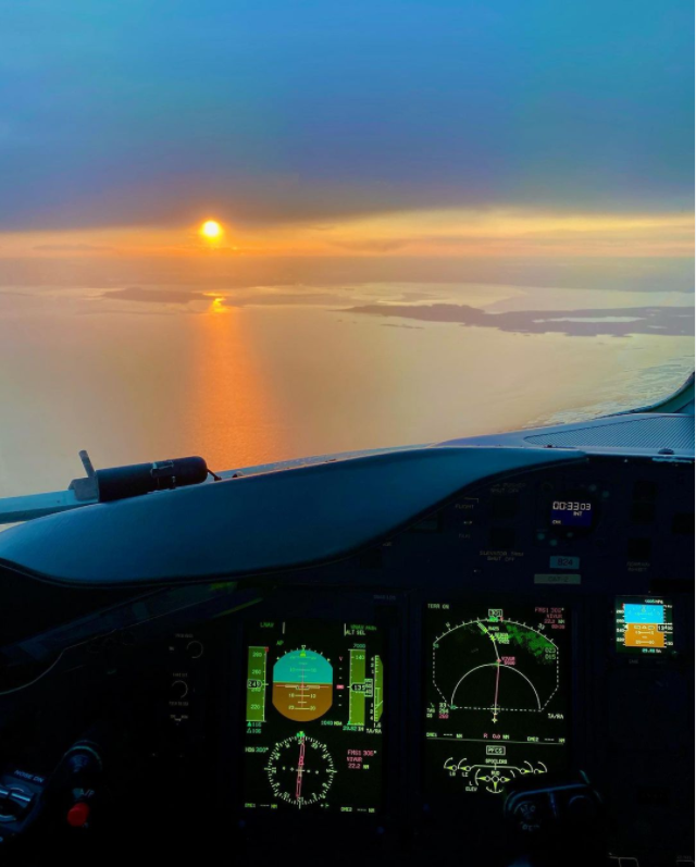 🌅 Sunset on Approach to Rwy 25 | CYQT - Thunder Bay, ON
.
(REPOST: 📸 by IG @ dh8.pilot) #FlyPorter #FromTheFlightDeck