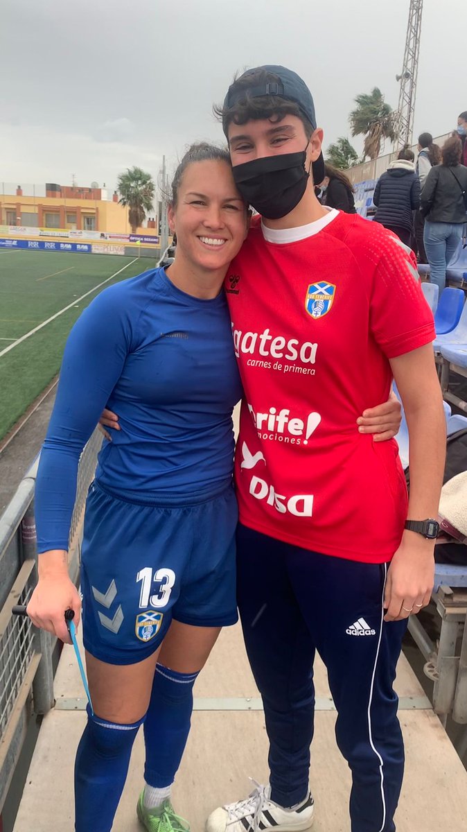 #FelizDiaInternacionalDelPortero a la mejor que he conocido. 💙🤍🏆 
<a href="/AlineReisGK/">Aline Reis</a>