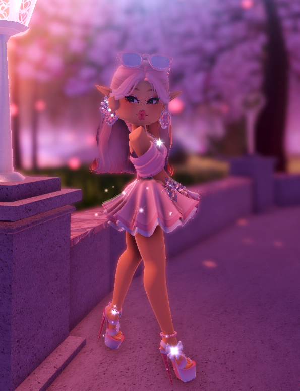 sesre_da's tweet image. look who has been spotted in #royalehigh 's Divinia Park! Here is my pink #royalehighoutfit anticipating the summer update and hopefully #wavethree ! @BeaPlaysRBLX #beaplaysoutfits #SummerFantasy #SummerVibes 😊🌸🏖️