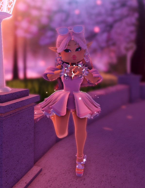 sesre_da's tweet image. look who has been spotted in #royalehigh 's Divinia Park! Here is my pink #royalehighoutfit anticipating the summer update and hopefully #wavethree ! @BeaPlaysRBLX #beaplaysoutfits #SummerFantasy #SummerVibes 😊🌸🏖️