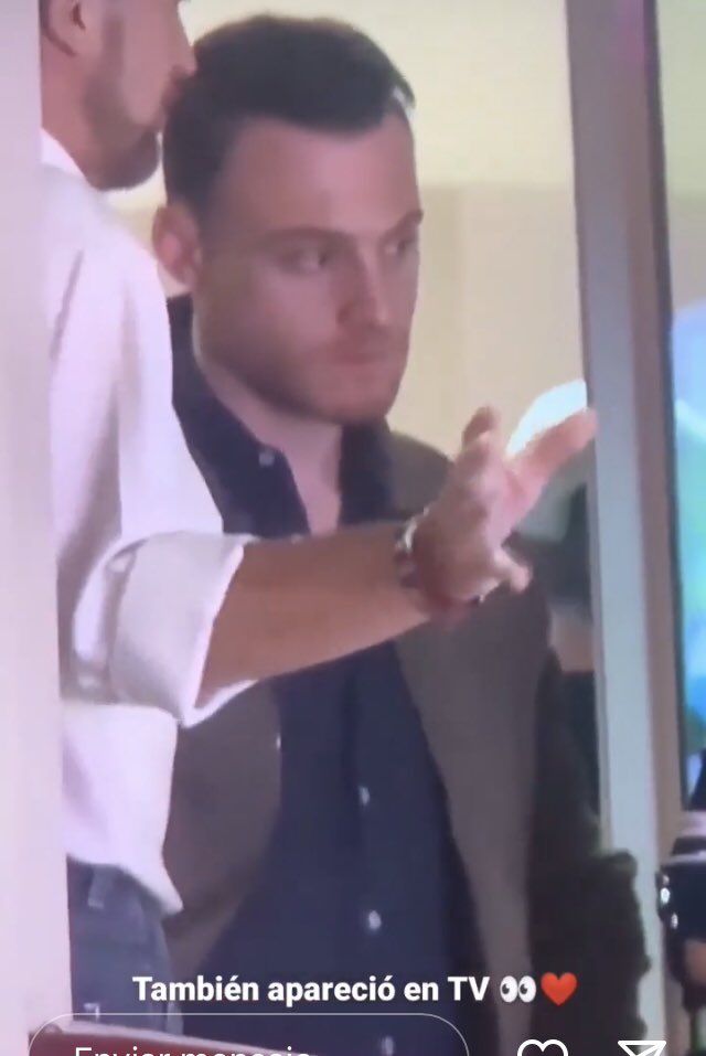 <a href="/seficientosiete/">sefi0107</a> #KeremBürsin su cara una mezcla de que es esto ? De susto , de no entiendo , de sorpresa, felicidad, curiosidad por conocer algo nuevo y distinto, de estar perdido pero alucinando. <a href="/KeremBursin/">Kerem Bürsin (Mavi Tik ;)</a> 💜