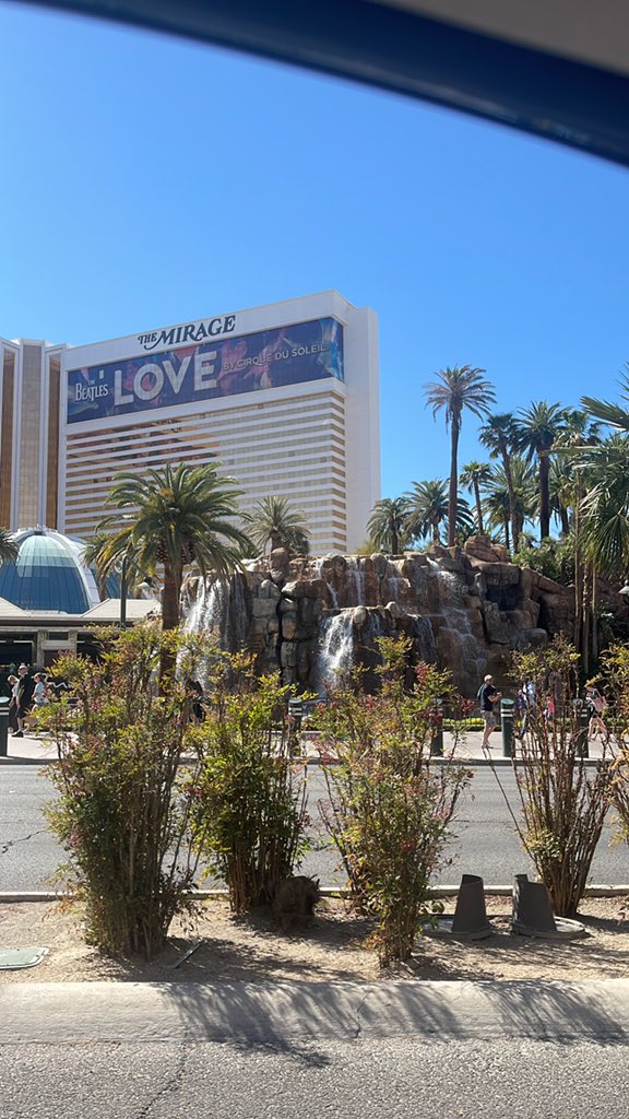 EnPHEXPhantom's tweet photo. Time to go shopping for my Birthday !!
🎉 and to celebrate the #Topcall by @RichardHeartWin on #Bitcoin in #Pulsecon2022 land #LasVegas my second home !! Can’t wait ! @clutchjosh8 #gucci #themirage #hex #hexican https://t.co/TvDU9EqNf8