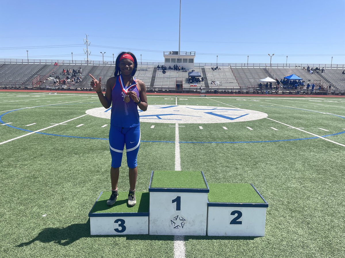 RachelleW1908's tweet photo. Day 2 District 8-6A Area Qualifiers 
Congratulations to Jada Mac for a personal best 3rd place finish in the varsity girls long jump!🥉
#SamSideSamPride🔴🔵
#EastSidePride
#SHHSTrackLife🏃‍♂️
#StateBound🏆 https://t.co/7KilKcBwDY