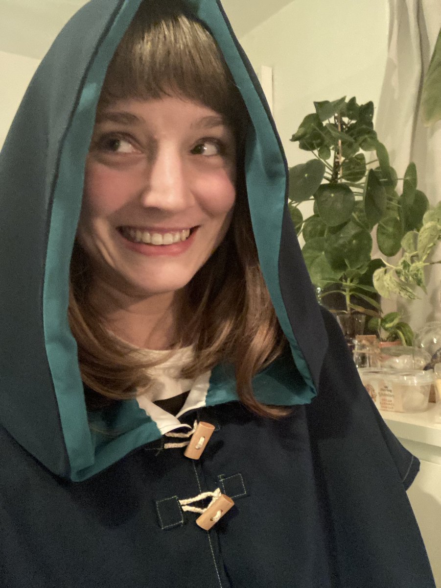 AnneMaaikie's tweet photo. Edna should shut up, I love capes/cloaks. I made this. #bringbackcapes #yescapes https://t.co/akZTRnKDTg