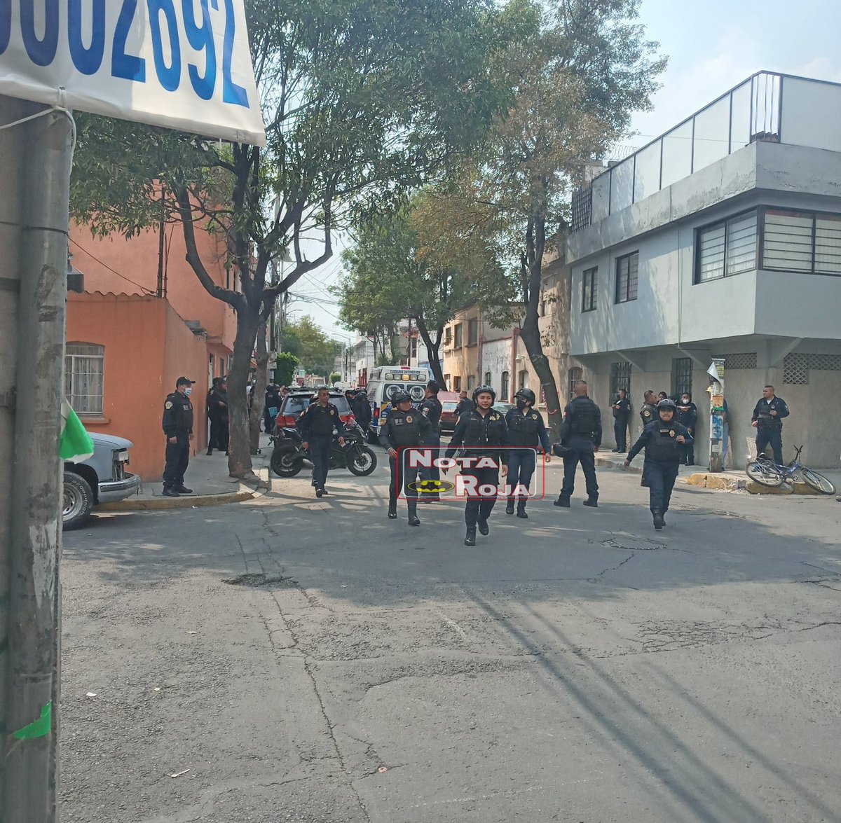 Nueva_Nota_Roja's tweet photo. BALACERA 

Esta tarde se reporto una balecera esto en Calle San Mateo y Santo Domingo, Colonia San Mateo Alcaldía de Azcapotzalco. 

NOTA_ROJA 
14/04/2022 https://t.co/Dv1HubXk1w