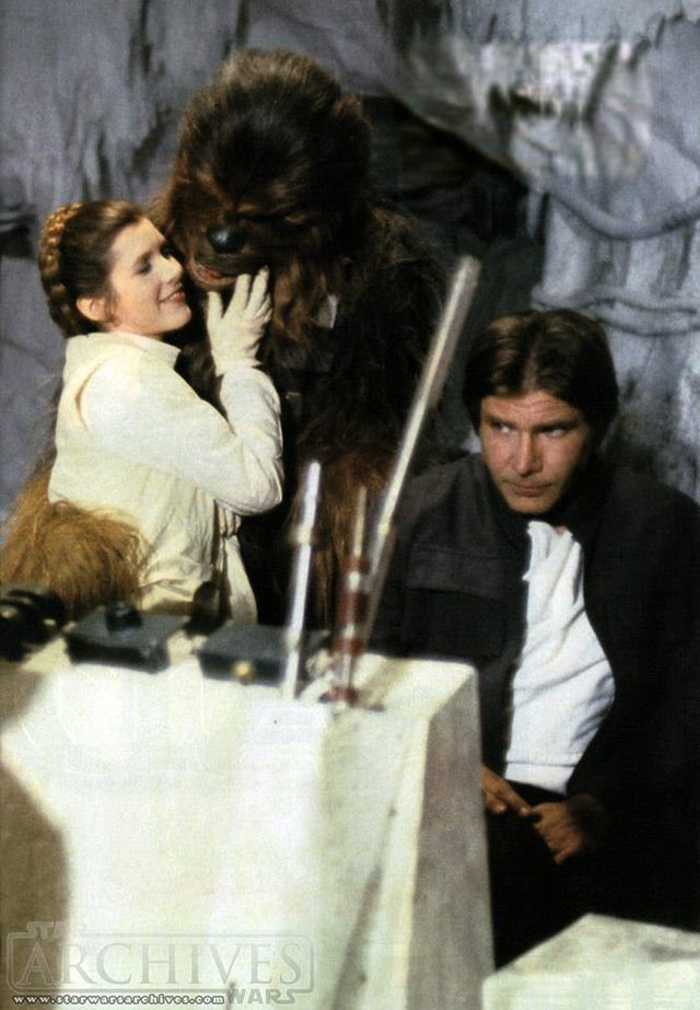 #StarWars Harrison Ford, Carrie Fisher and Peter Mayhew (Chewbacca) yucking it up on the set of #TheEmpireStrikesBack (1980) https://t.co/O81ZhuwvCj