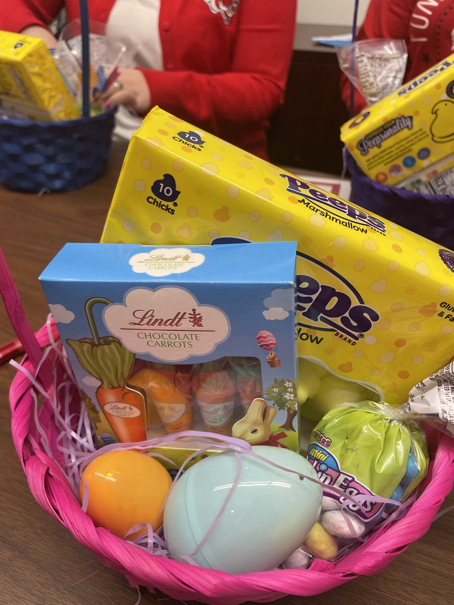 KWhite4learning's tweet image. Things that happen at work that make me smile! @CrosbyISD #easterbasket #pinkismycolor