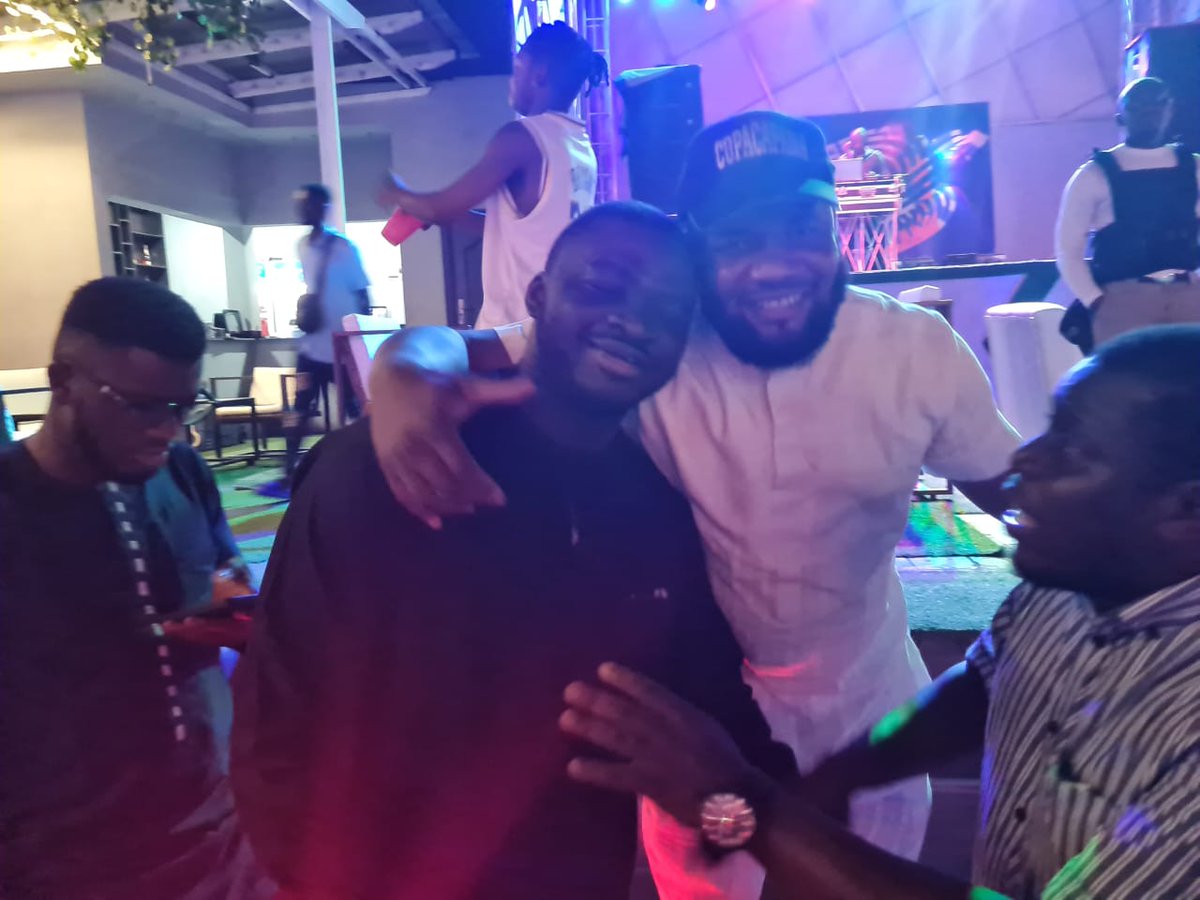 kokomatic's tweet image. Currently with Ayobami @dondekojo tonight and my man Remi Opakunle @remiopakunle. I may join PDP soon 🤣🤣🤣🤣

Ayobami is cool in real life though.....#PoliticsWithoutBitterness ✌