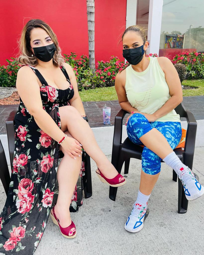 HCHTelevDigital's tweet photo. 🌞Los outfits veraniegos de los presentadores de #QVLV🥰 https://t.co/RVYntBK4VW
