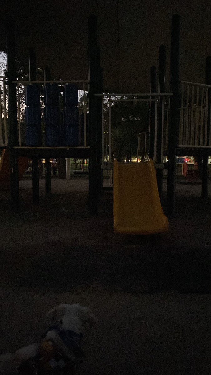 klaudiiitta's tweet photo. @Muni_provi plaza las lilas 18:47 a oscuras… https://t.co/1HXoawc8Af