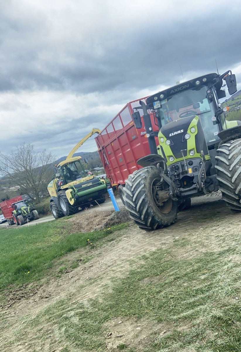 First cut of silage into the pit today 🌱🚜 #silage22 #firstcut  📸 <a href="/SeanByrne724/">Sean Byrne</a>