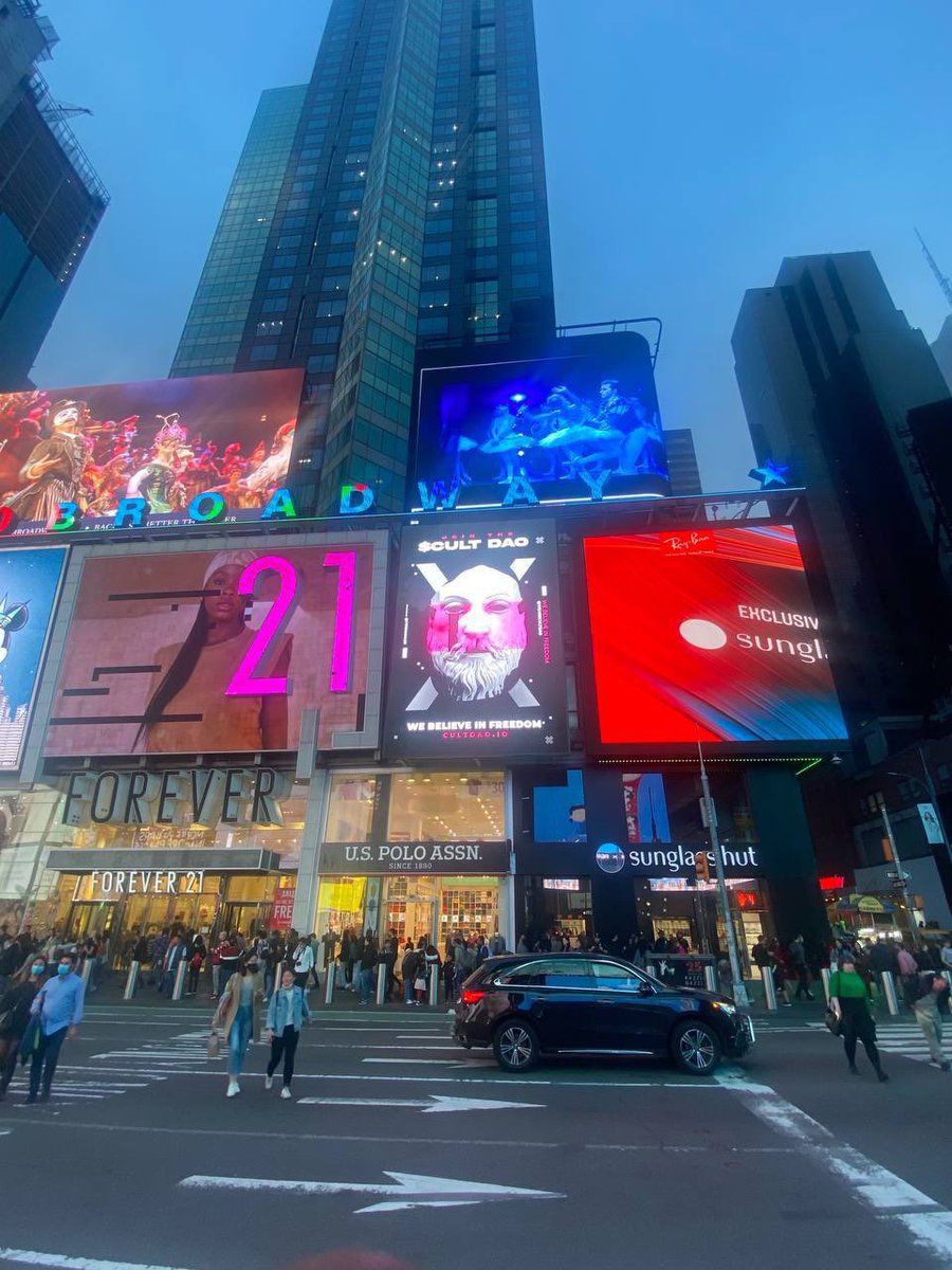 HypeManAlex's tweet photo. I ended up getting $Cult a billboard in Time Square 🚀 I’m not apart of the team or anything just an investor spreading the vision 🙏🏼 

#CultDao #Cult #wearecultdao https://t.co/yTwLDPTphz