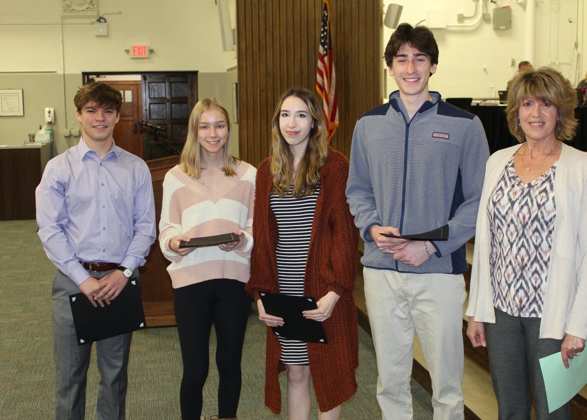 RrCitySchools's tweet photo. Congratulations to the #RRHS students who were recognized at tonight's Board of Education meeting for their exceptional achievements.

1️⃣National Hispanic Recognition Program Finalist
7️⃣National Merit Commended Scholars
4️⃣National Merit Finalists

#WeRrRiver https://t.co/Q0OhMqJ9Fr