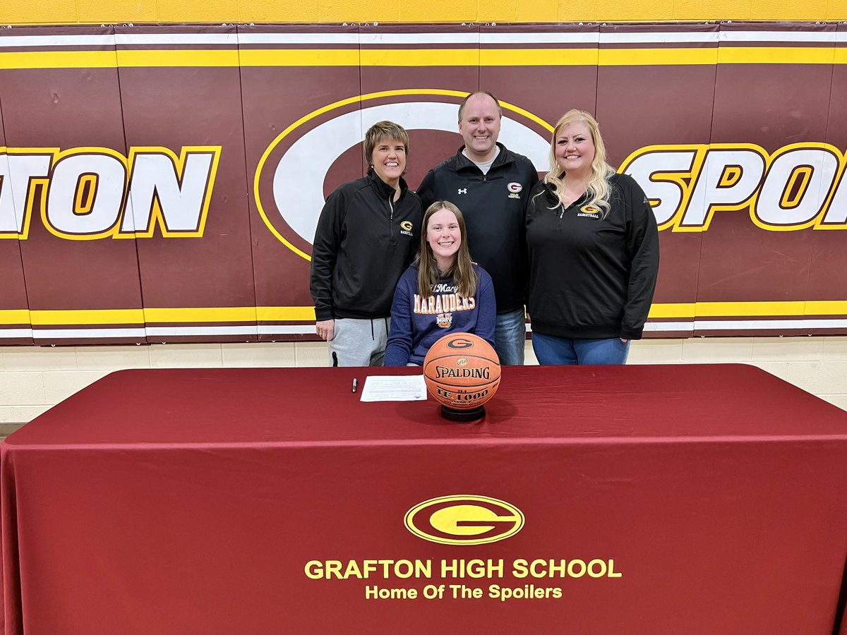 SpoilersGirls's tweet photo. Congrats to @casserickson22 on her signing this afternoon to play for @UMaryWomenBball fun and exciting time sharing it with her family and team!  #SpoilerPride https://t.co/1uZmU7f8ox