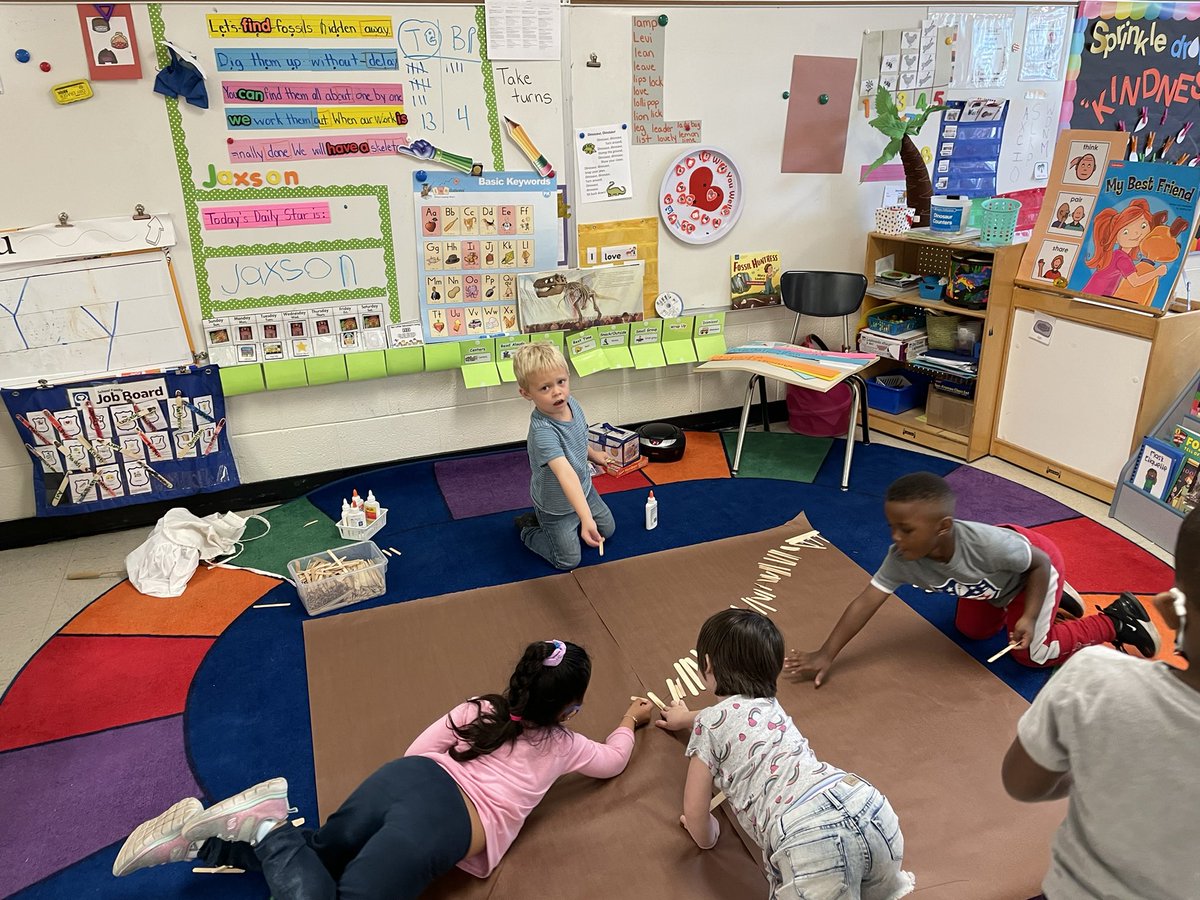 room1rangers's tweet photo. Barnum’s got nothing on these #futurepaleontologists seriously, how amazing is their t-Rex?!? #collaboration #concentration #planning #finemotor #turntaking #ideasharing #referencingtexts #ALLTHELANGuAGE #room1rangers #makecutecount https://t.co/bV6H0L6tQj