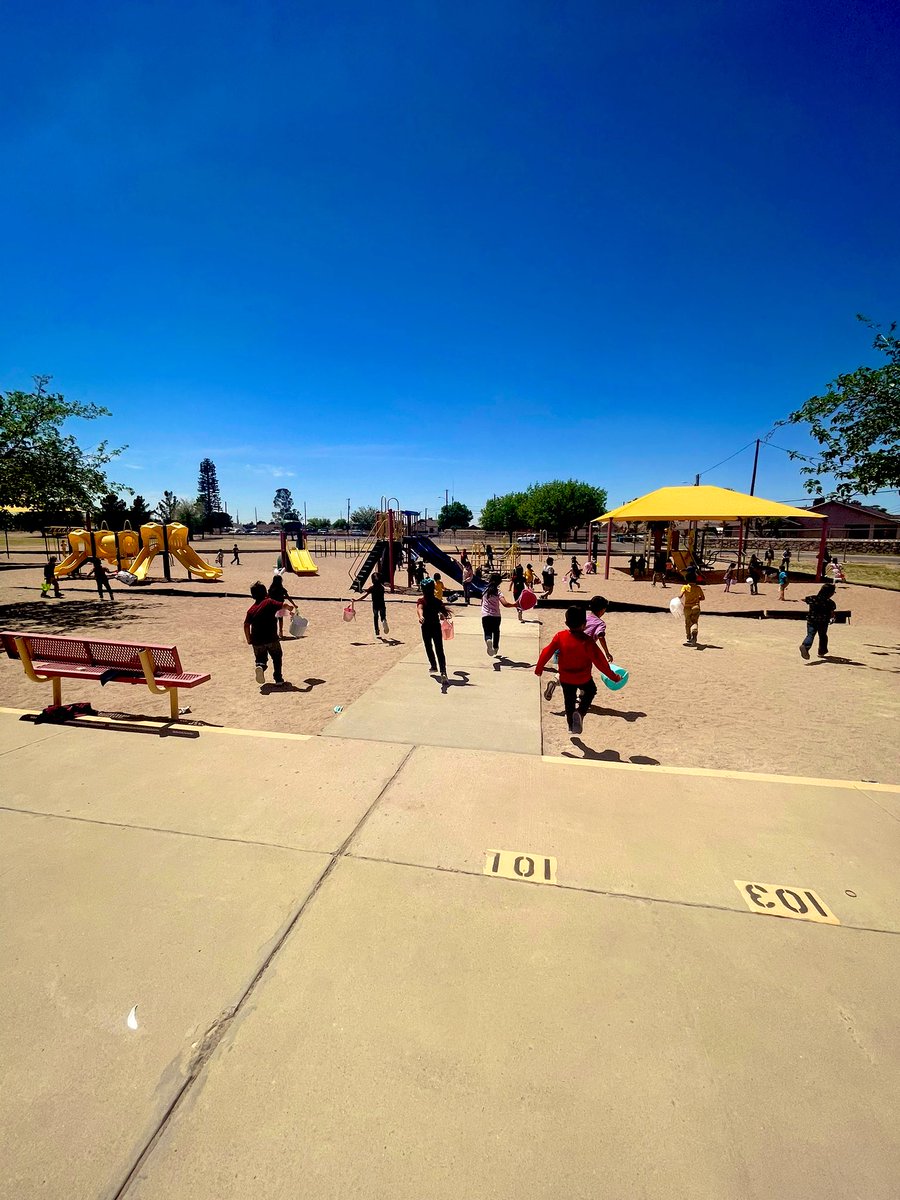 Bhernandez_BNES's tweet photo. Hueco Kinder Suns had an Eggcellent time looking and hunting for their sight word eggs! π£ #shinebright #Spring #springegghunt #TeamSISD @Hueco_ES @RSendek_HES https://t.co/w6iBTiPwvQ