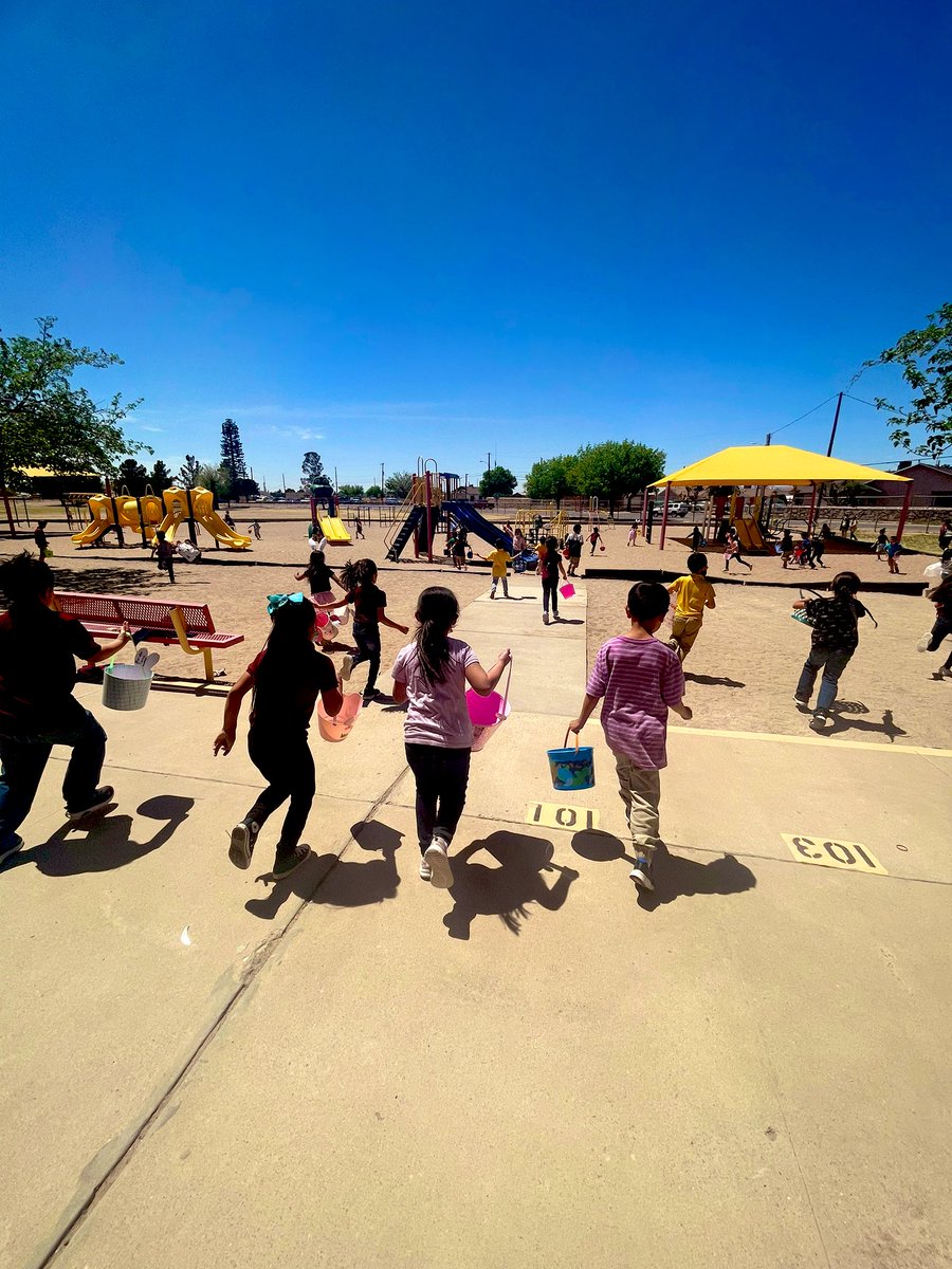Bhernandez_BNES's tweet photo. Hueco Kinder Suns had an Eggcellent time looking and hunting for their sight word eggs! π£ #shinebright #Spring #springegghunt #TeamSISD @Hueco_ES @RSendek_HES https://t.co/w6iBTiPwvQ