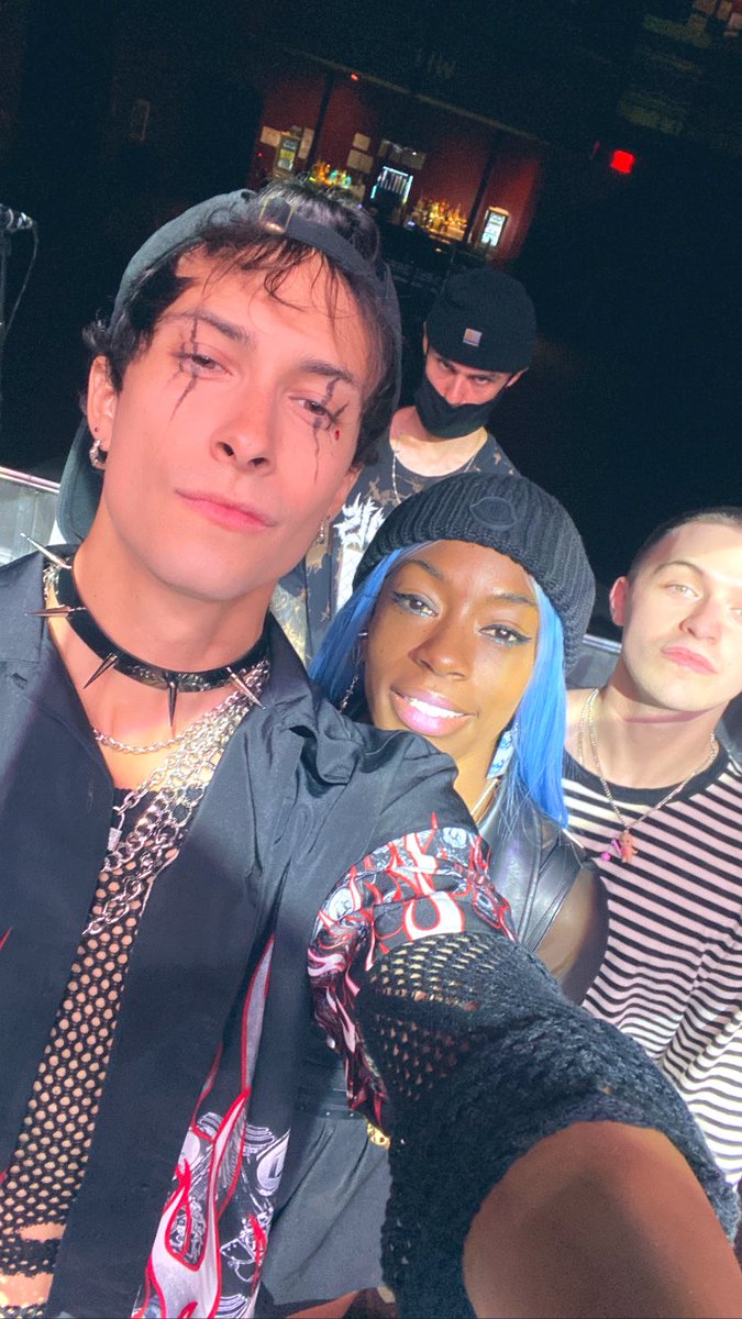 tezatalks's tweet photo. Yo we’re at @WebsterHall tonight about to play to a SOLD OUT crowd 💙🙏🏾✨🥶😭 #motordrometour #dreamcomtrue https://t.co/OWonLawN8o