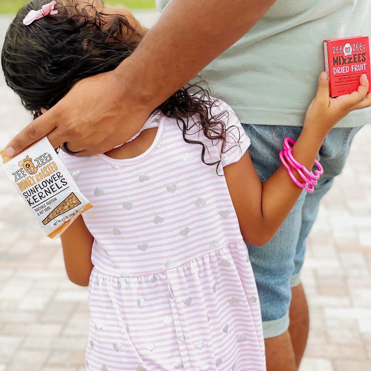 ZeeZeesFoods's tweet photo. Snacks are for sharing ❤️
Shop #ZeeZees wholesome snacks for your loved ones on Amazon at: https://t.co/HkSiqKKUYB
#parenting #parentlife #daddyhood #dadlife #dad #dadlifebalance #parentapproved #kidapproved #daddydaughter #daddysgirl https://t.co/9dKlXtE0z1
