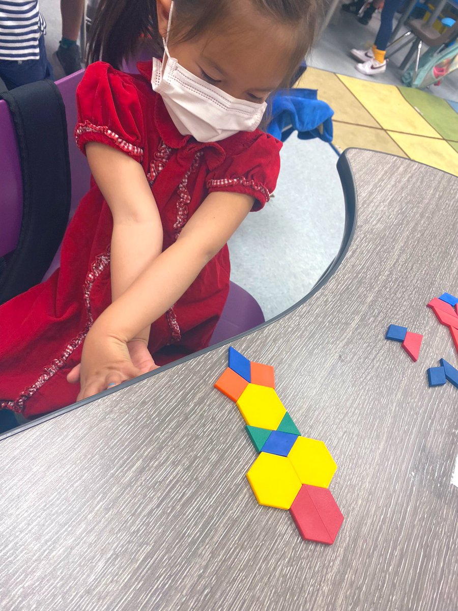 DRDickerson2's tweet photo. ✨🤖I’m always impressed by their creativity!! I love my little Tinker-Bots!🤖✨ @EarlyGcisd #TESLEADS https://t.co/sSYH9ilreS