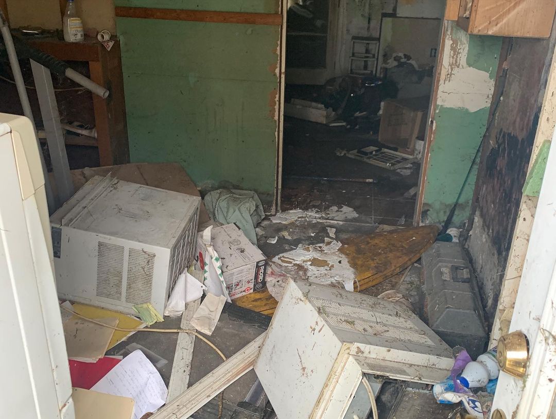 jandahomes's tweet photo. Keep the hoarder houses coming! https://t.co/XVRh4hcPWR