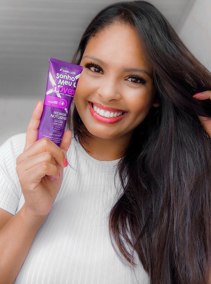 Embelleze's tweet photo. A @ANDREZA95829011 veio exaltar sua #RecargaNoturna #NovexSonhoMeu e todos os benefícios p/ uma #HidrataçãoDosSonhos: 
✨Blend de óleos essenciais.
✨Melhora elasticidade dos fios.
✨Fórmula liberada e cruelty-free.
https://t.co/5xpri95HJ1 #embelleze #recargasnovex 💜 https://t.co/cMBAvG7ZQp