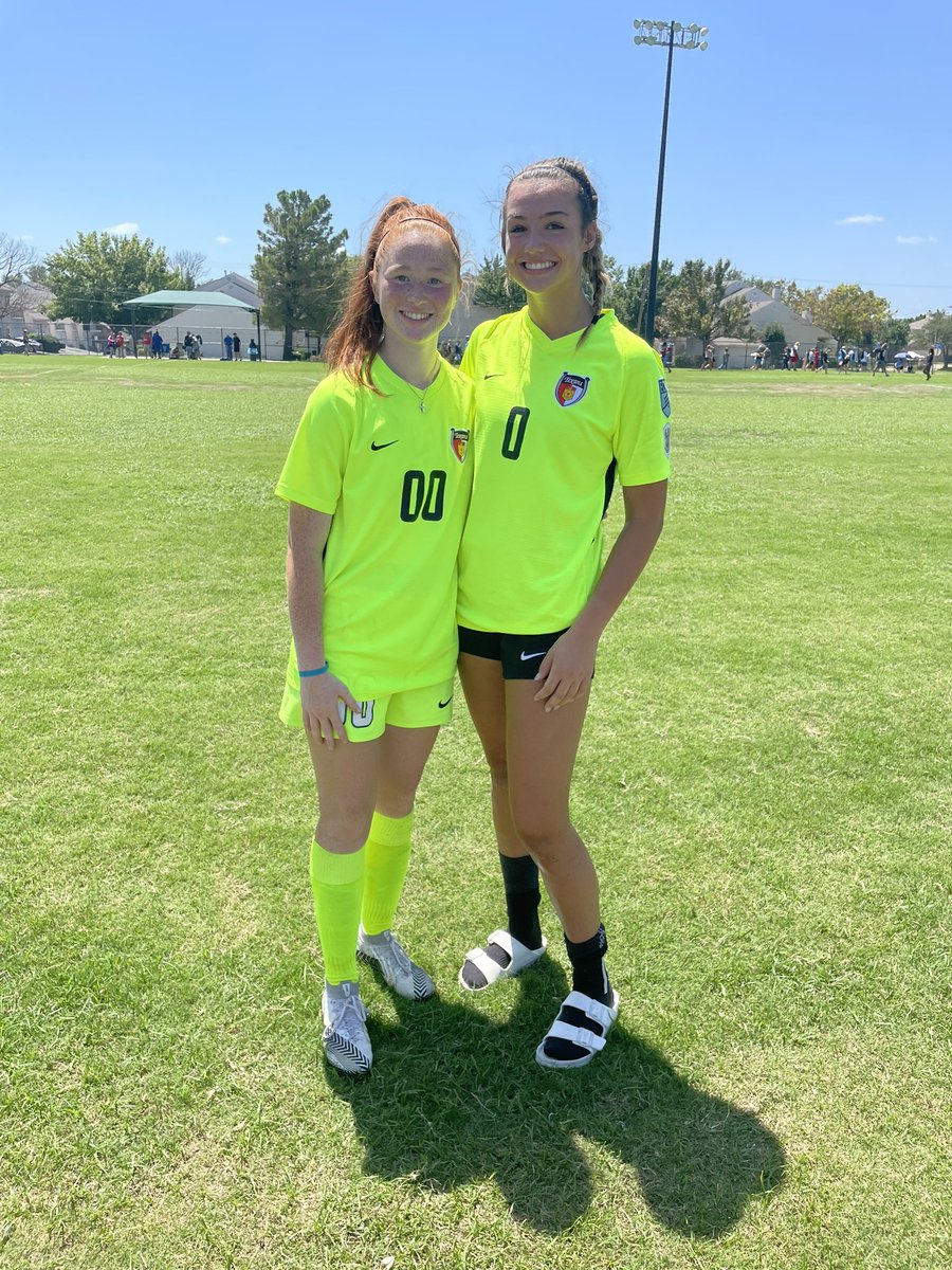 TexansEcnl05's tweet photo. Happy #NationalGoalkeeperDay @alliedelliss and @_sydneyfuller! They are two of the best! ❤️⚽️🖤

#TheTexansWay #ECNL @JonBbjon @ECNLgirls https://t.co/8vcCweKRZE
