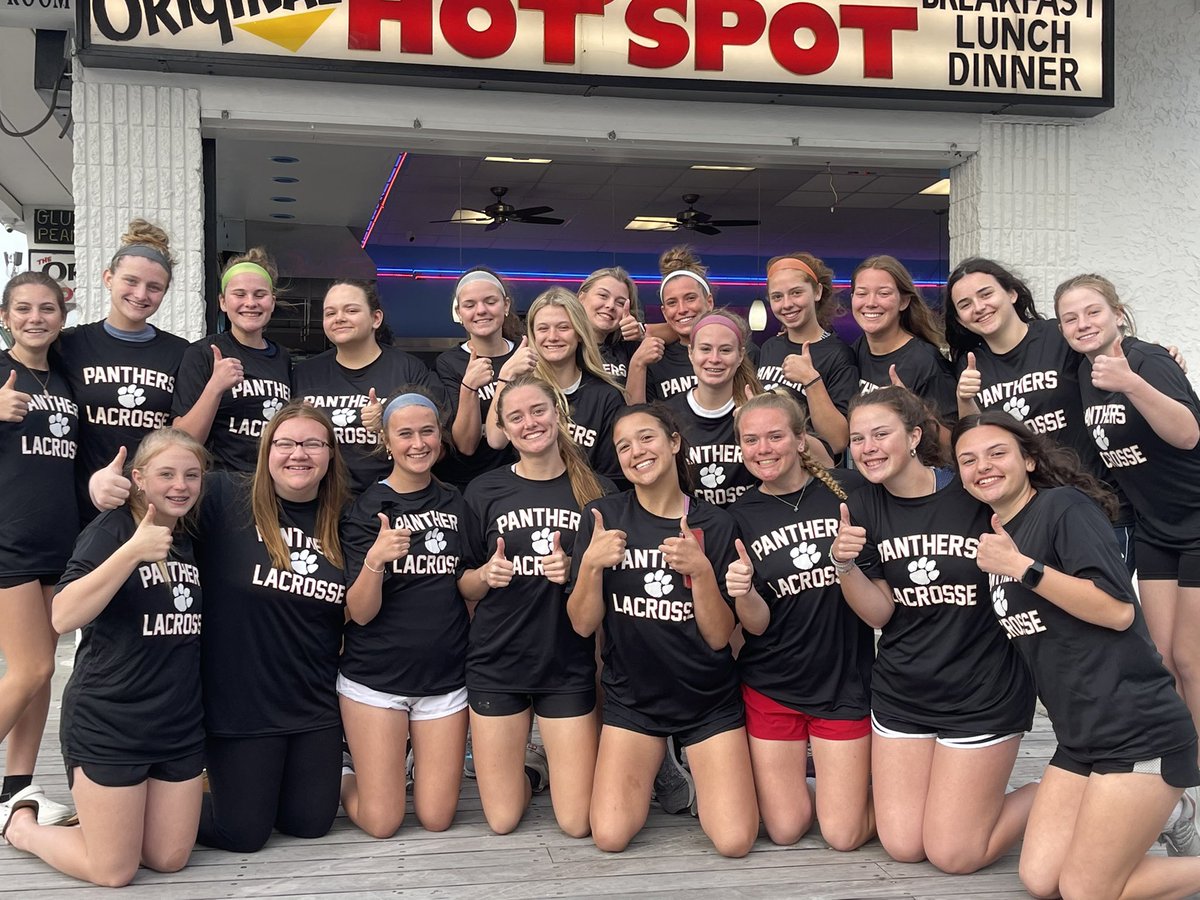 haroula_rotondi's tweet photo. MTHS Girls Lacrosse team pasta dinner and a little thumbs up for kindness for our @LunchWithLynch 👍🏻 @MTHSAthletics1  @SharonRementer great group of young ladies!!!! https://t.co/BhFtCDxLln