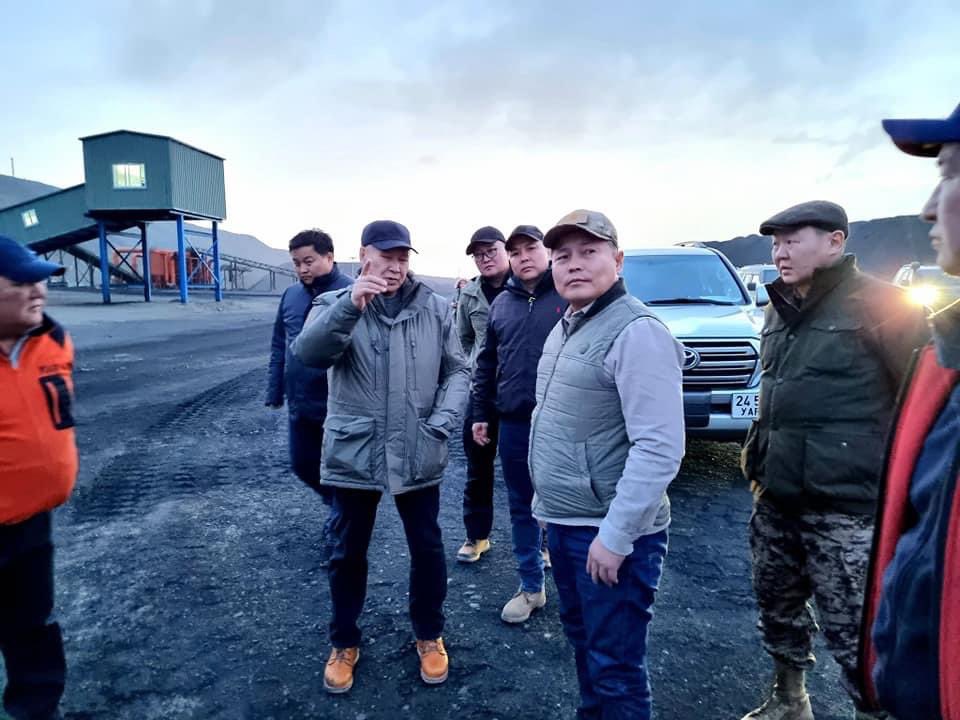 Боомтын сэргэлт нтр гээд сүр сүр нэр өгөөд Хууль зүйн сайд нь хөдөөгүүр яваад байх юм. Хуультайгаа л ноцолдоно биз.