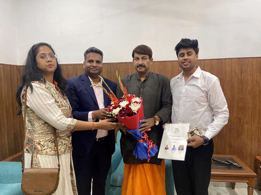 awanishlaw's tweet photo. A Fantastic meeting with MP, Singer Actor Sh @ManojTiwariMP. Thank u for listening about the initiative of Pink &amp; Blue for Implementation of Prevention of #Sexual Harrasement Act at #workplace. Ur Commitment towards Women Empowerment is Commendable. @ManojTiwariOffc 
#Posh #Women https://t.co/mK7GKE7YGY
