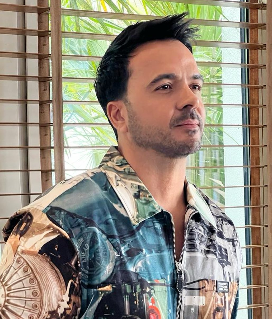 Happy Birthday to Luis Fonsi (April 15, 1978). 