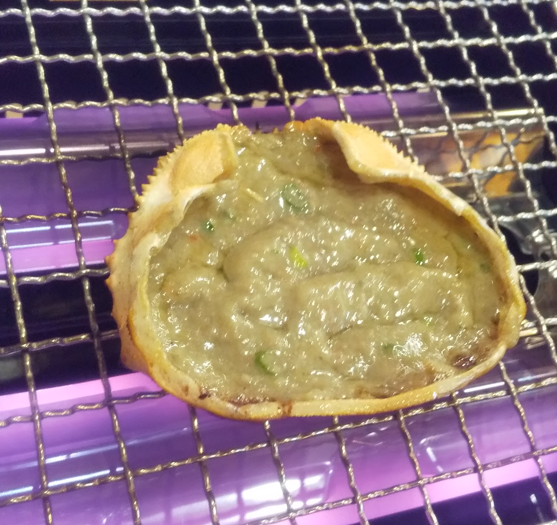 توییتر 磯丸水産 公式 در توییتر 今日のランチは ちょっと贅沢に 磯丸の蟹チャーハン 659円に 蟹味噌甲羅焼 549円をかけた 噂のアレンジ 蟹味噌かけたら至高のチャーハン 蟹味噌が焼けるのを待ってます 市販の冷凍チャーハンにかけて