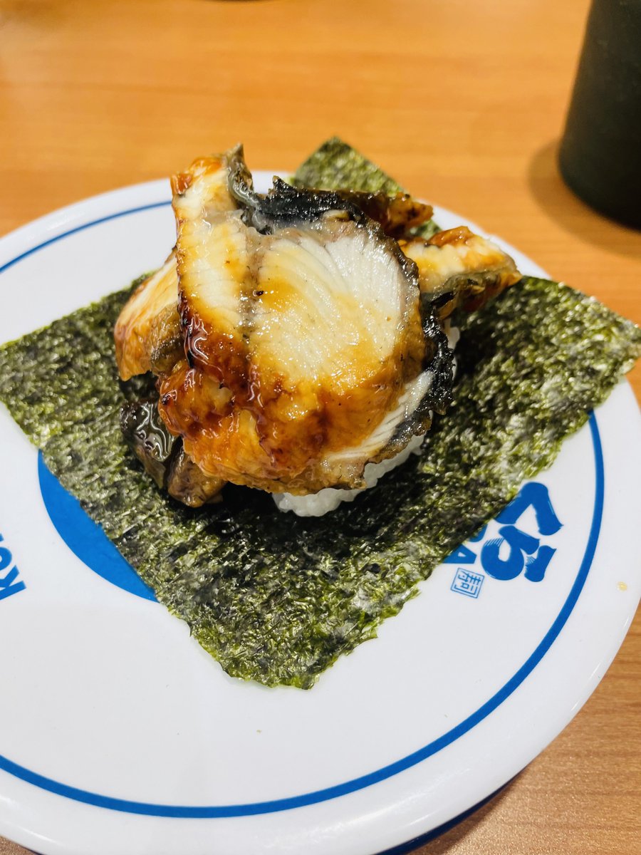 今日のランチ 廻る寿司🍣 特盛シリーズ と すき焼き風うどん 久しぶりに廻らない寿司に行って 目を廻しに行くのもいいかな😵‍💫 美味しゅうございました😋 ＃特盛