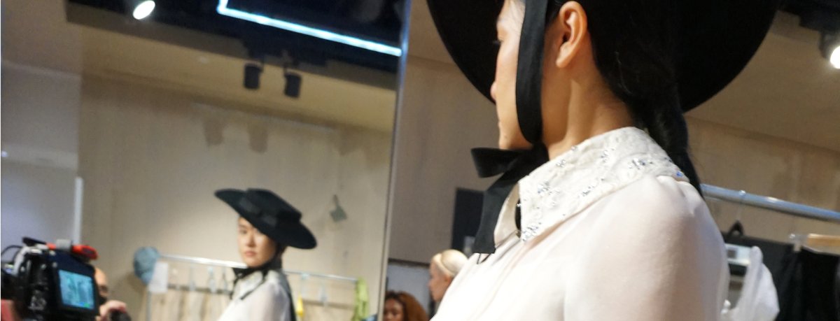 fjdv's tweet photo. [Street Scene] NYFW Bluetamburin
Visit at https://t.co/qdQZSpeXln
Scene: Spring/Summer 2022, Korean designer Bomin Kim’s fashion brand, Bluetamburin. Bomin wanted to express Korean and Western moods at the same time.
#nyfw #bluetamburin #bominkim #fredjdevito #imagemaker https://t.co/U7zhitcVJA