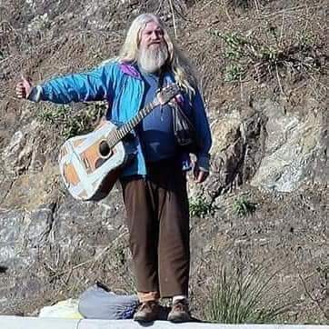 cemalhrt's tweet photo. Biz dünyayı değiştirmek istedik,
ama yapabildiğimiz tek şey saçlarımızı uzatmak oldu...!!!
.
#John_Lenon https://t.co/UXMdRaM1G8