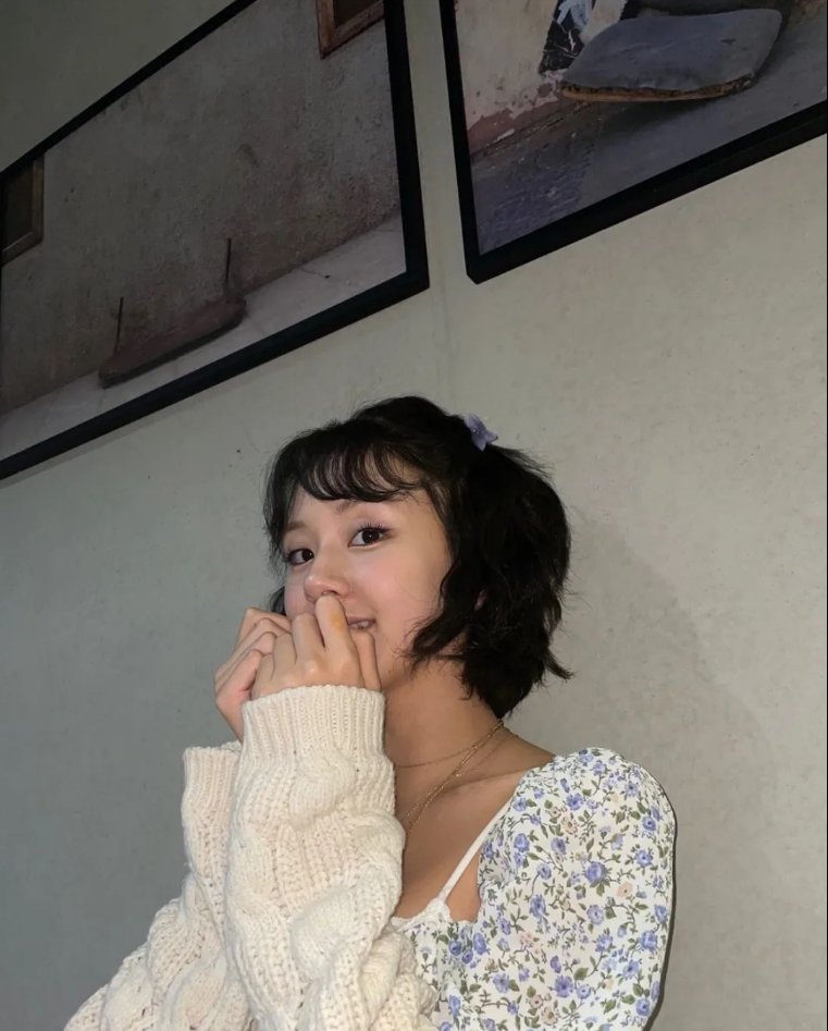 howsithuanging's tweet photo. chan sent me candids he took pf me at the house :( he's so cute https://t.co/xB5S1rxcSf