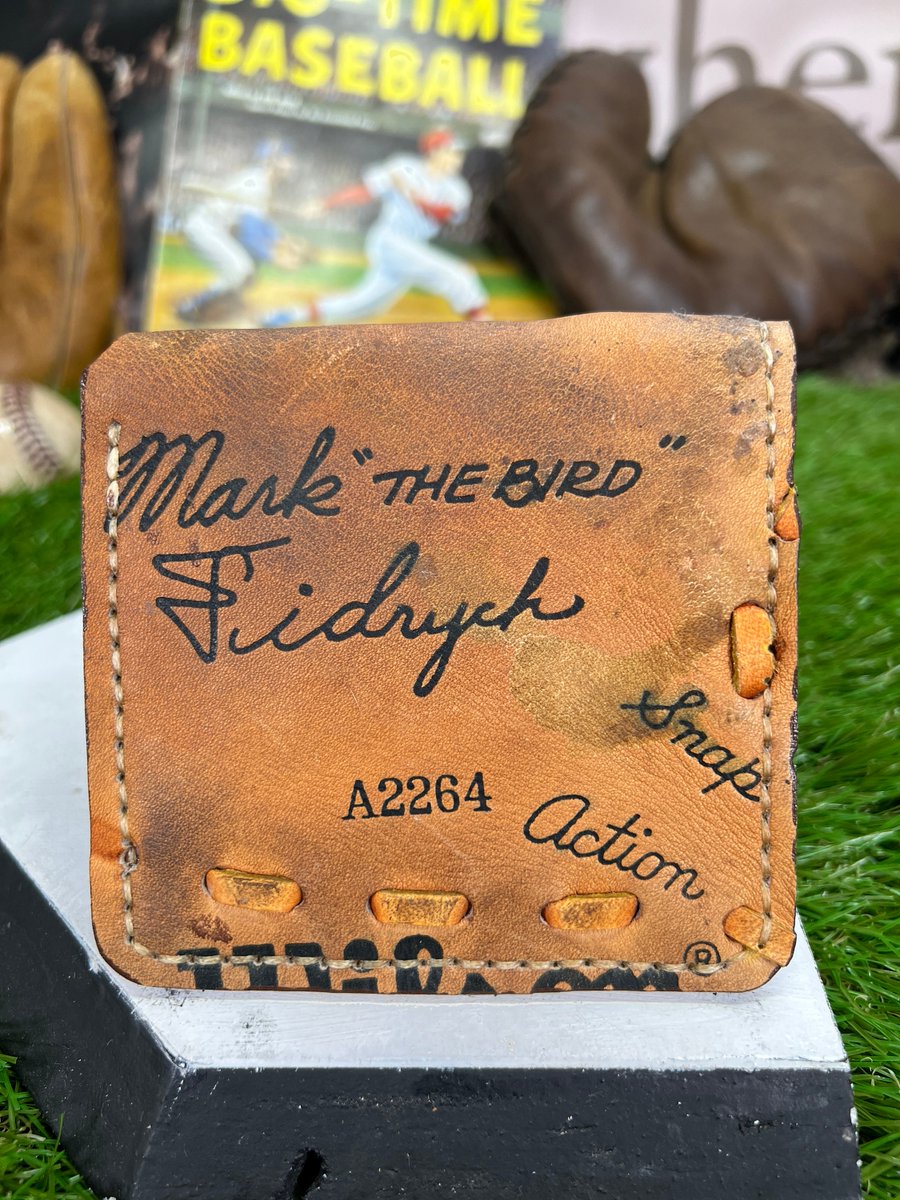 oldgloves's tweet photo. Excited to share the latest addition to my #etsy shop: Mark "The Bird" Fidrych Wallet https://t.co/EIDch7IWmp #leatherwallet #baseballwallet #glovewallet #wallet #baseballglove #oldglovewallet #vintagebaseball #vintageleather #vintage https://t.co/aLn4RiiBnj