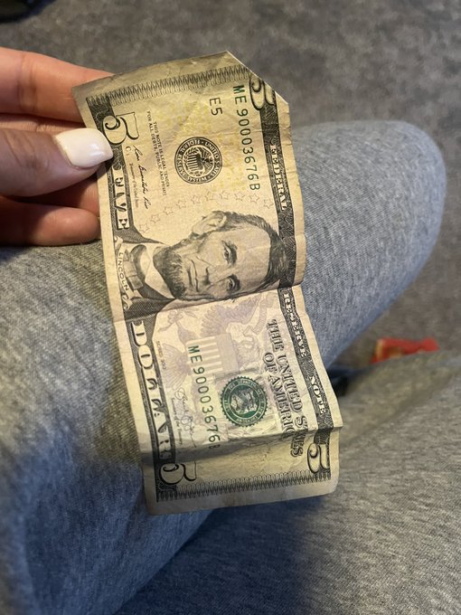The first $5 bill babe ever gave me. I feel so spoiled .  #citygirl https://t.co/LkKivTZEuV