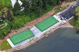 SeattleSPU's tweet photo. Serving up #stormwater management: did you know that tennis courts can help Seattle manage its #waters? Our Henderson CSO Reduction facility puts storage facilities underground and play space on top, including #ADA friendly walkways so people can enjoy #lake views. #ShapeOurWater https://t.co/WlQyfe9jBV