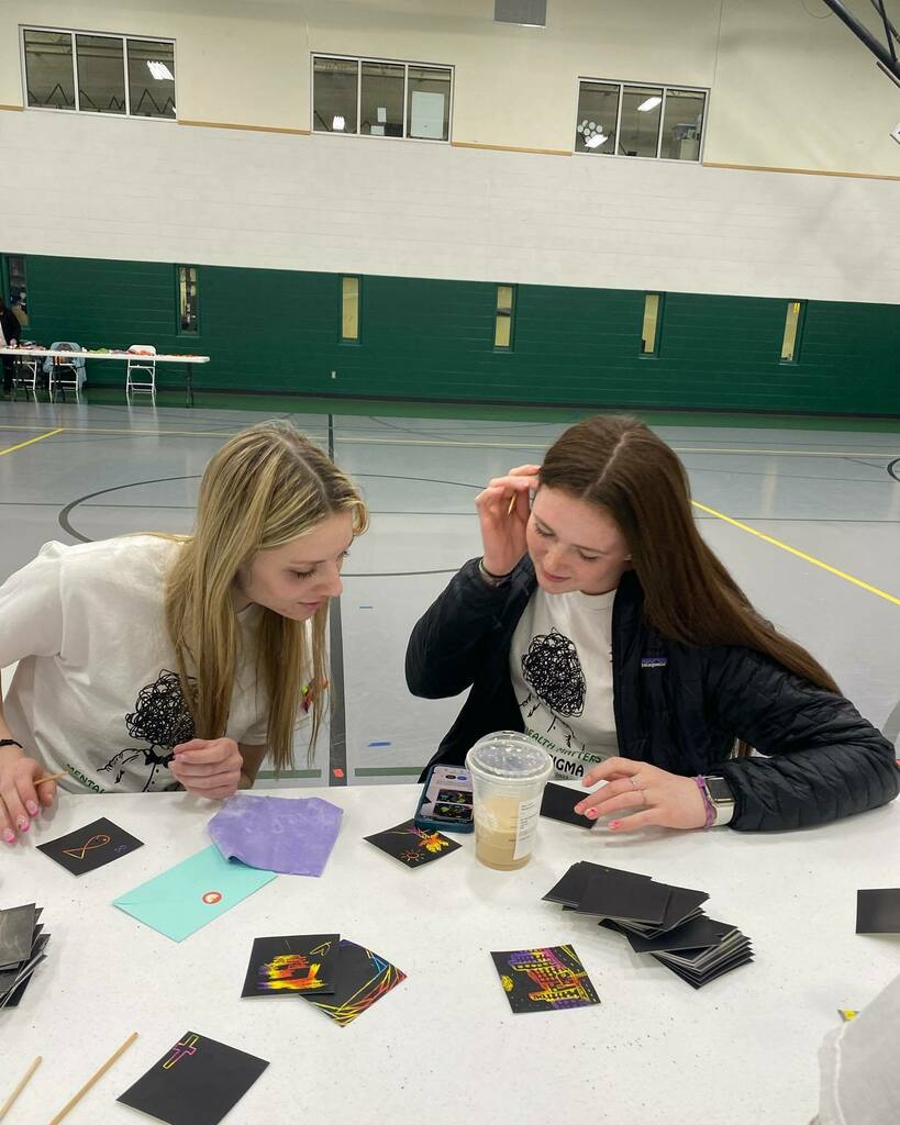 MrsLloydDCE's tweet photo. Mental Health day at DCE!  #dcesrh #everestpride https://t.co/0S2rfom0c0 https://t.co/30rvmja74P