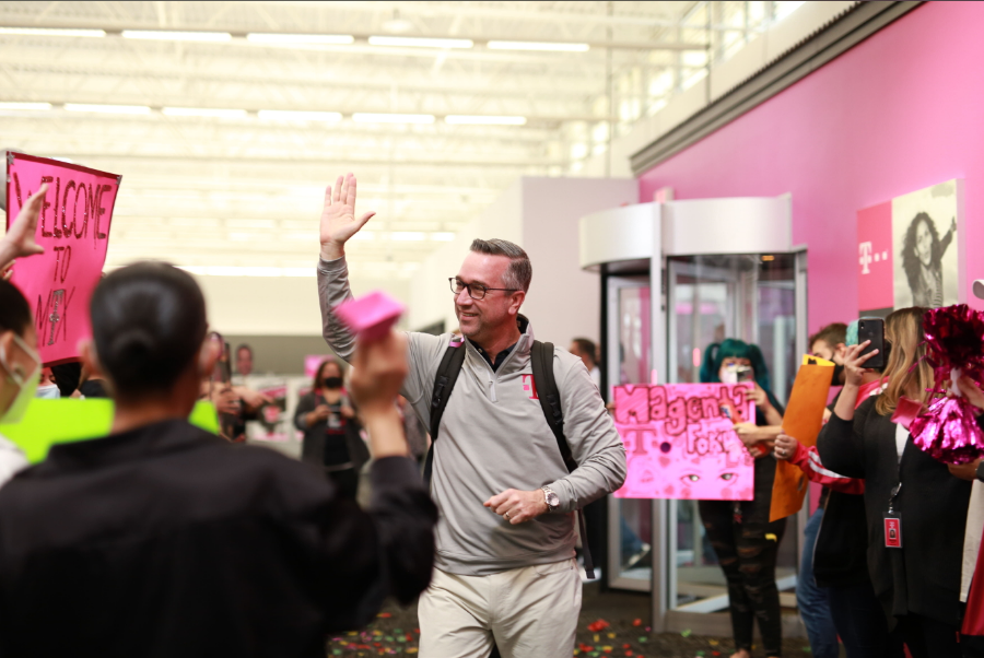 ErickCarMTX's tweet photo. What an AMAZING road show experience! T-Mobile's Care kickoff, Rollin' with Nolan in Mission, Tx.  @marknolanmfn https://t.co/bj0tkbvM7H