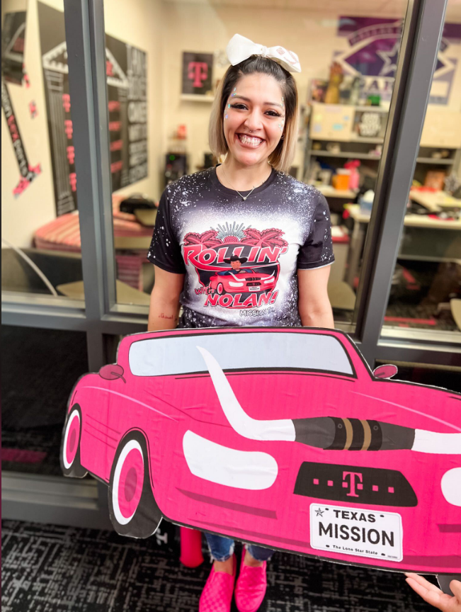 ErickCarMTX's tweet photo. What an AMAZING road show experience! T-Mobile's Care kickoff, Rollin' with Nolan in Mission, Tx.  @marknolanmfn https://t.co/bj0tkbvM7H