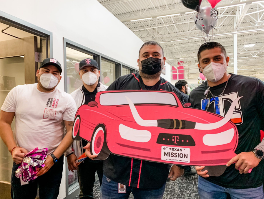 ErickCarMTX's tweet photo. What an AMAZING road show experience! T-Mobile's Care kickoff, Rollin' with Nolan in Mission, Tx.  @marknolanmfn https://t.co/bj0tkbvM7H