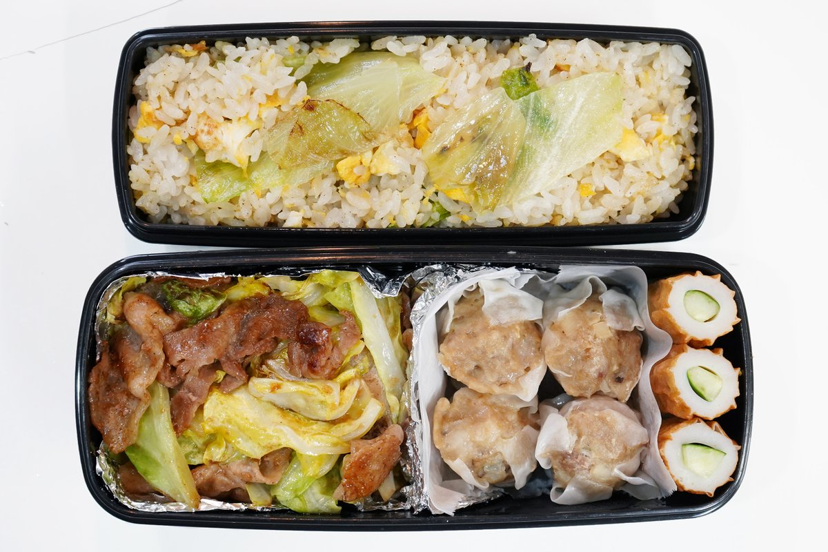 ChairoiBento's tweet photo. 【手抜き弁当ですが何か？】＜２年生＞030
■中学男子の弁当を親父が可能な限り作る■
チャーハンは冷蔵庫で一晩以上保存した方が水分飛んで出て使いやすい。スプーンを入れてやっても良かったかと今思い出す。
#お弁当 #手抜き #中学男子 #レタスチャーハン #豚キャベツ炒め https://t.co/uNBvgmoydr