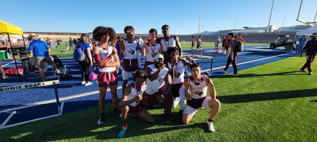 Open and varsity 4x400m relay champions , Open Jaquese Ollie, Elijah Hines, J'kwon Ollie, Tremaine Ollie, Varsity Gio Hermosillo, Isaiah Owens, @ShawnOwens_6 <a href="/MunozElijah22/">Elijah Munoz</a>